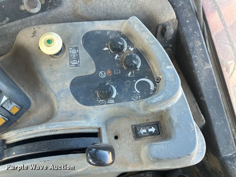 image for item IU9039 Versatile 280  MFWD tractor