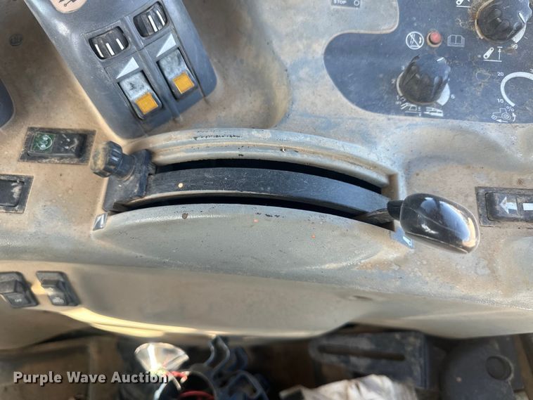 image for item IU9039 Versatile 280  MFWD tractor