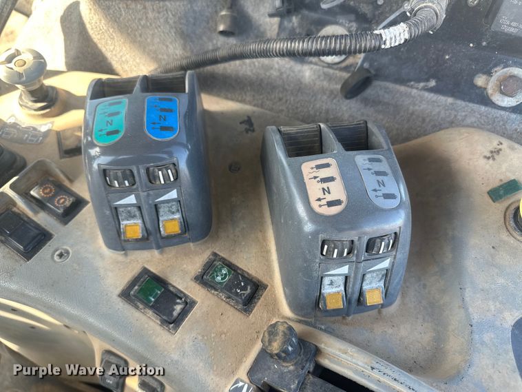 image for item IU9039 Versatile 280  MFWD tractor