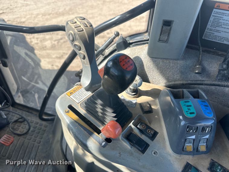 image for item IU9039 Versatile 280  MFWD tractor