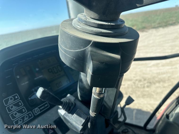 image for item IU9039 Versatile 280  MFWD tractor