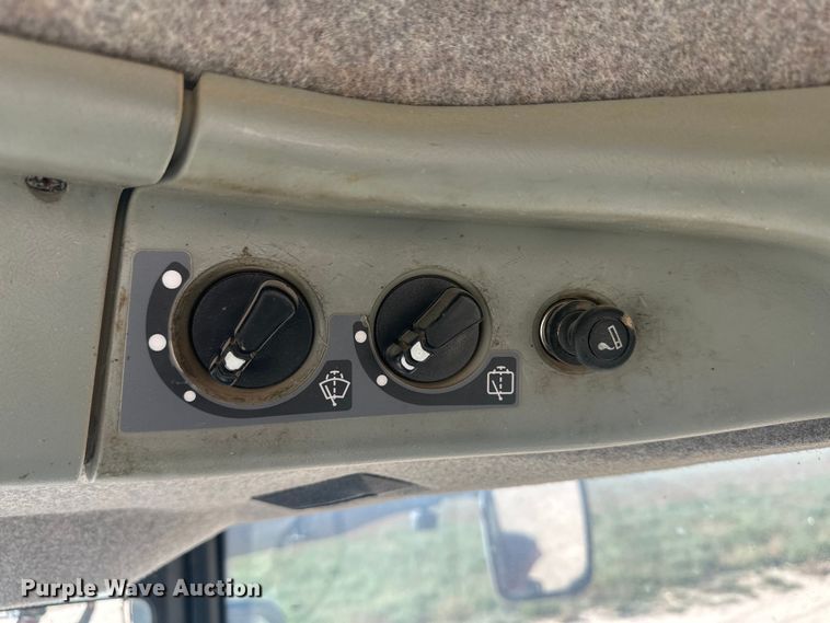 image for item IU9039 Versatile 280  MFWD tractor