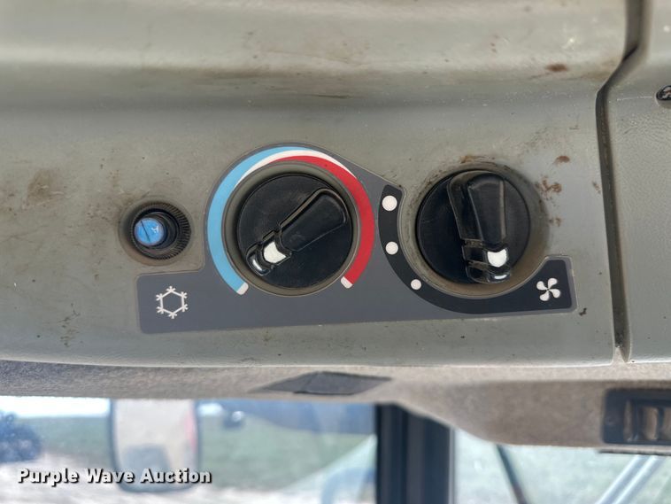 image for item IU9039 Versatile 280  MFWD tractor