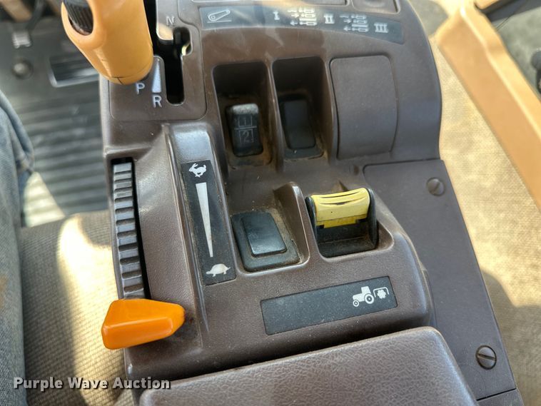 image for item IU9040 2008 John Deere 8430  MFWD tractor