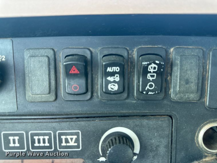 image for item IU9040 2008 John Deere 8430  MFWD tractor