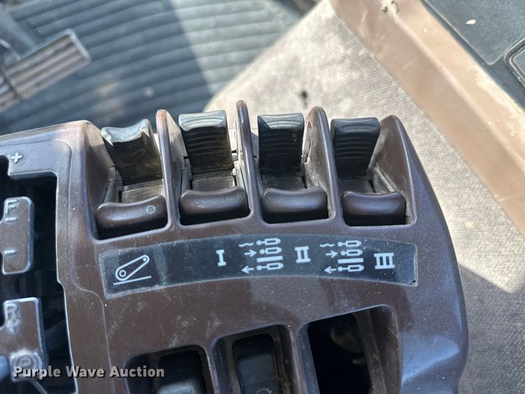 image for item IU9041 2006 John Deere 8430  MFWD tractor