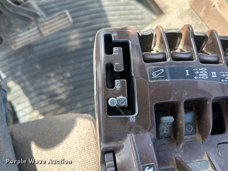 image for item IU9041 2006 John Deere 8430  MFWD tractor