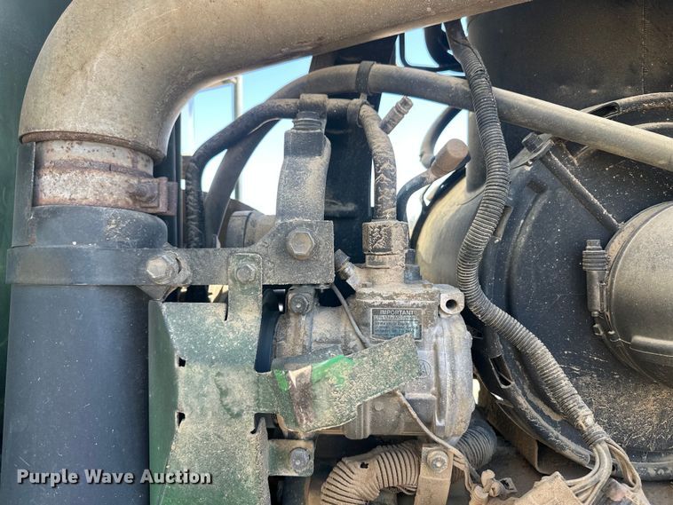 image for item IU9041 2006 John Deere 8430  MFWD tractor