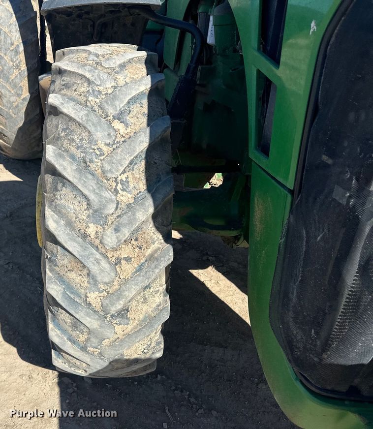 image for item IU9041 2006 John Deere 8430  MFWD tractor