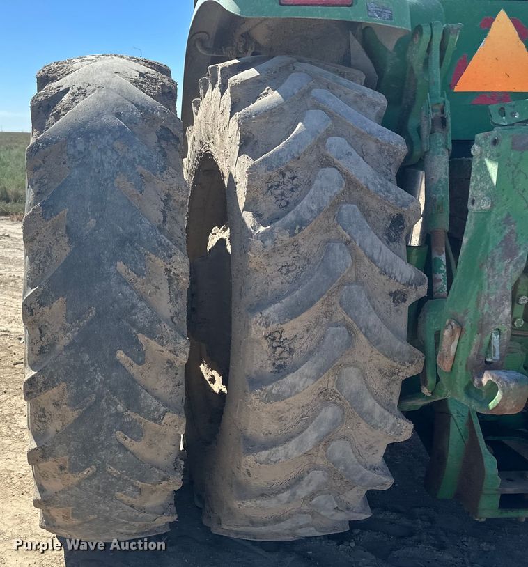 image for item IU9041 2006 John Deere 8430  MFWD tractor