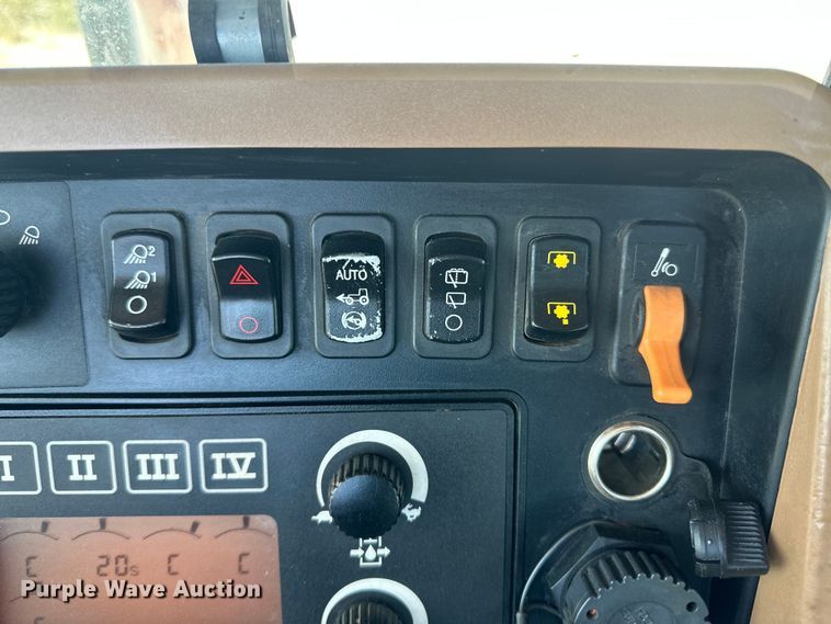 image for item IU9042 2008 John Deere 8430  MFWD tractor