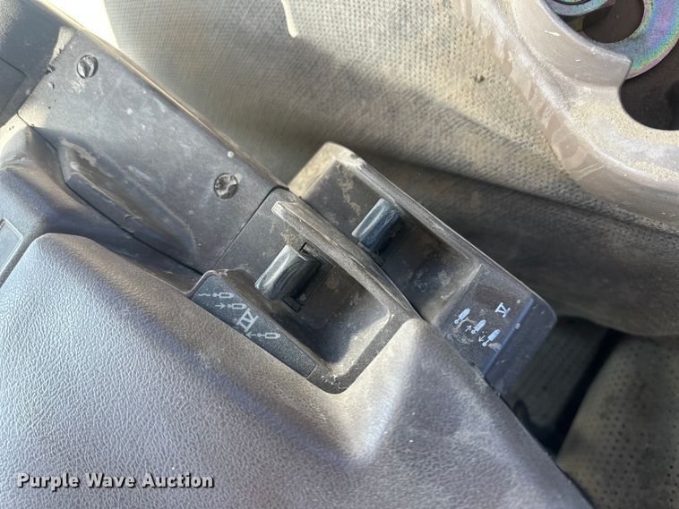 image for item IU9043 2008 John Deere 8330  MFWD tractor