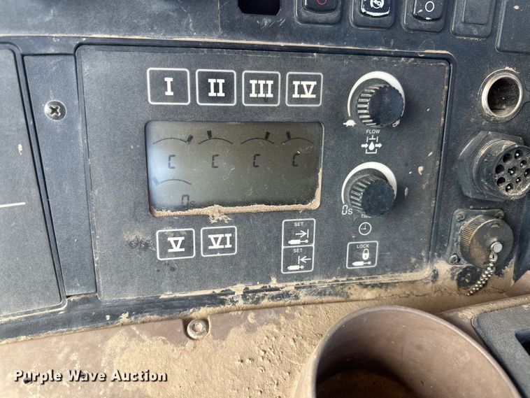 image for item IU9043 2008 John Deere 8330  MFWD tractor