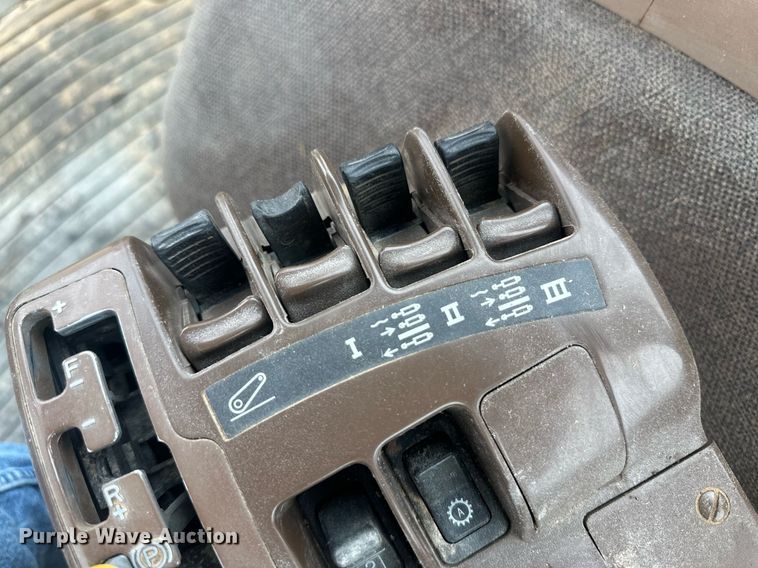 image for item IU9044 2007 John Deere 8430  MFWD tractor