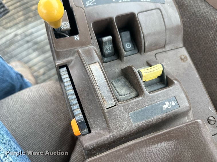 image for item IU9044 2007 John Deere 8430  MFWD tractor