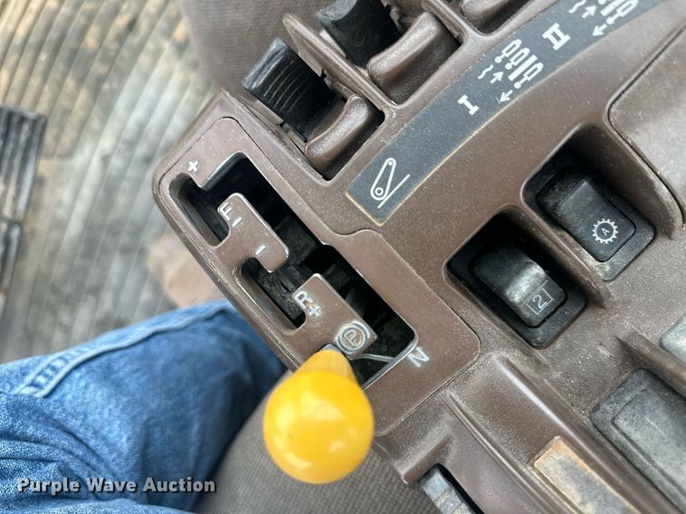 image for item IU9044 2007 John Deere 8430  MFWD tractor