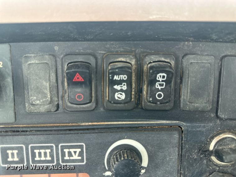 image for item IU9044 2007 John Deere 8430  MFWD tractor