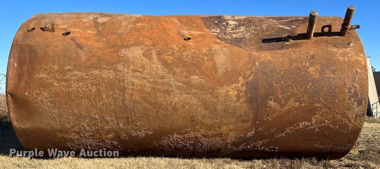 image for item IU9073 (2) fuel tanks