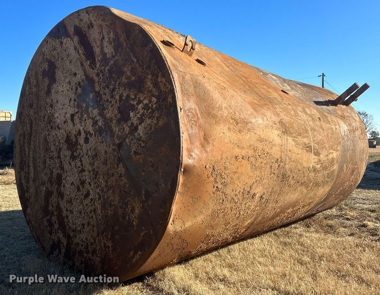 image for item IU9073 (2) fuel tanks