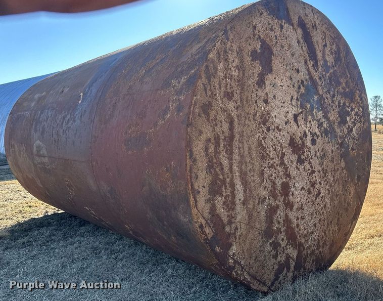 image for item IU9073 (2) fuel tanks