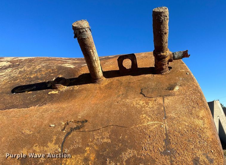 image for item IU9073 (2) fuel tanks