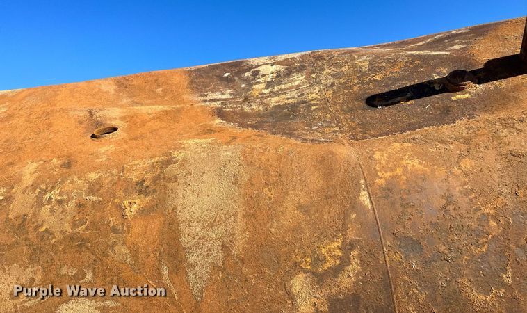 image for item IU9073 (2) fuel tanks