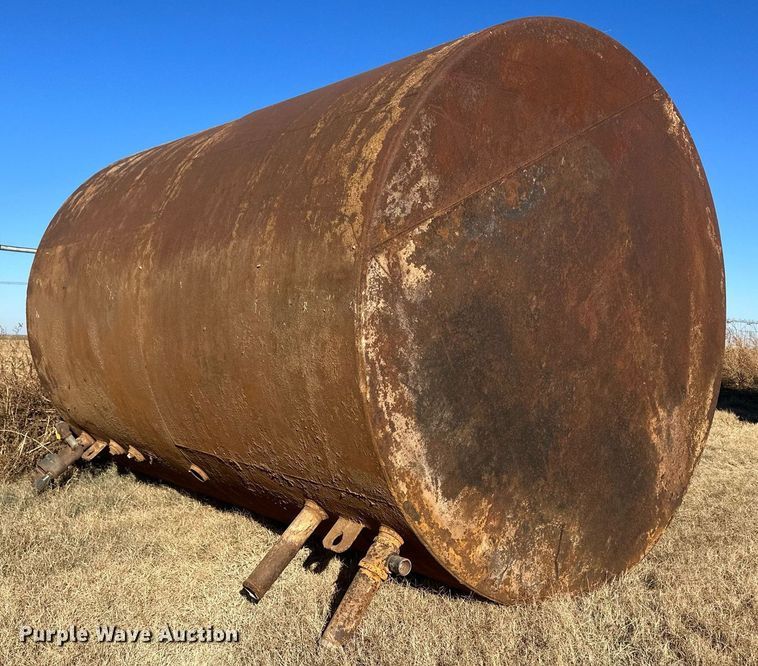 image for item IU9073 (2) fuel tanks