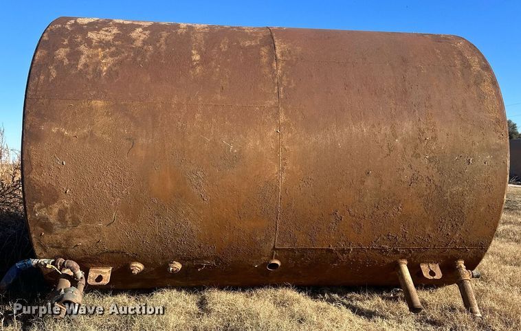 image for item IU9073 (2) fuel tanks