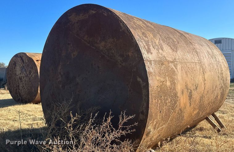 image for item IU9073 (2) fuel tanks