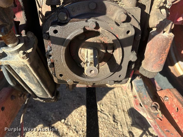 image for item IU9131 Farmall 560  tractor