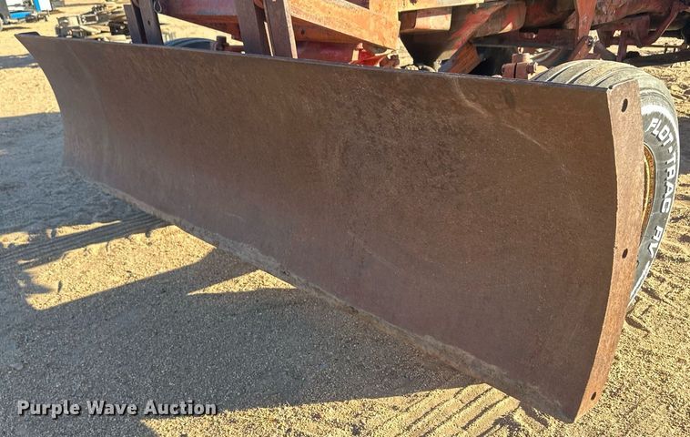 image for item IU9131 Farmall 560  tractor