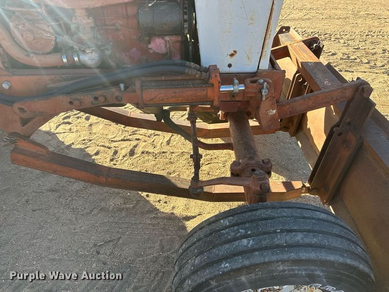 image for item IU9131 Farmall 560  tractor