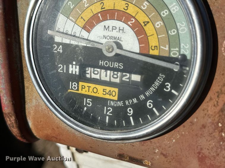 image for item IU9131 Farmall 560  tractor