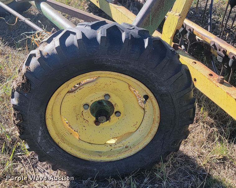 image for item JG9709 (2) John Deere hay rakes