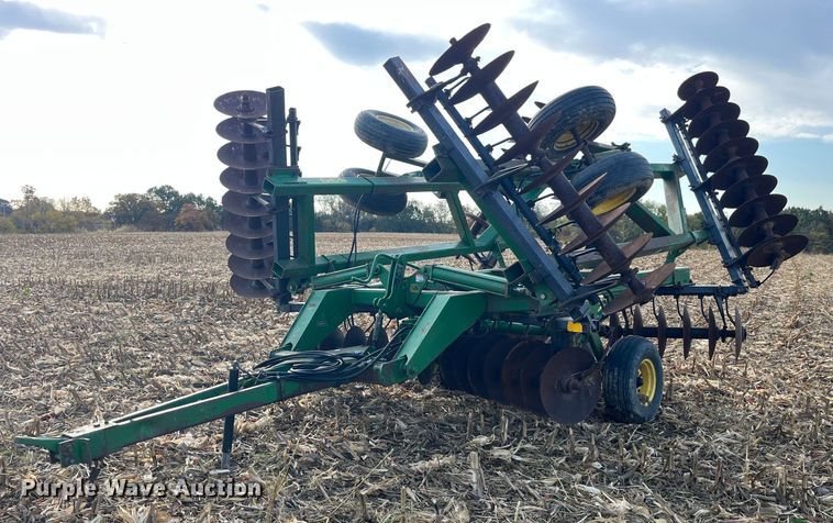 image for item LD9792 John Deere 630  tandem disk