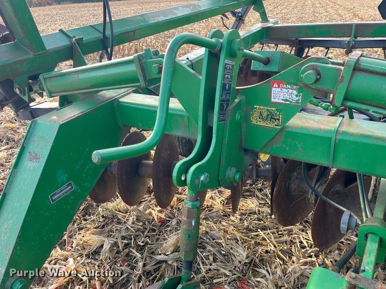 image for item LD9792 John Deere 630  tandem disk