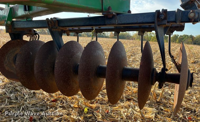image for item LD9792 John Deere 630  tandem disk