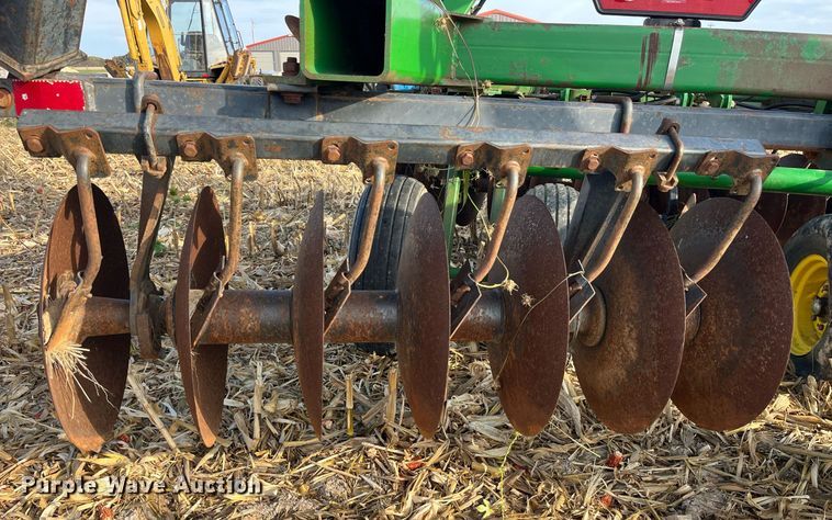image for item LD9792 John Deere 630  tandem disk