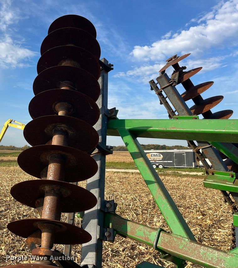 image for item LD9792 John Deere 630  tandem disk