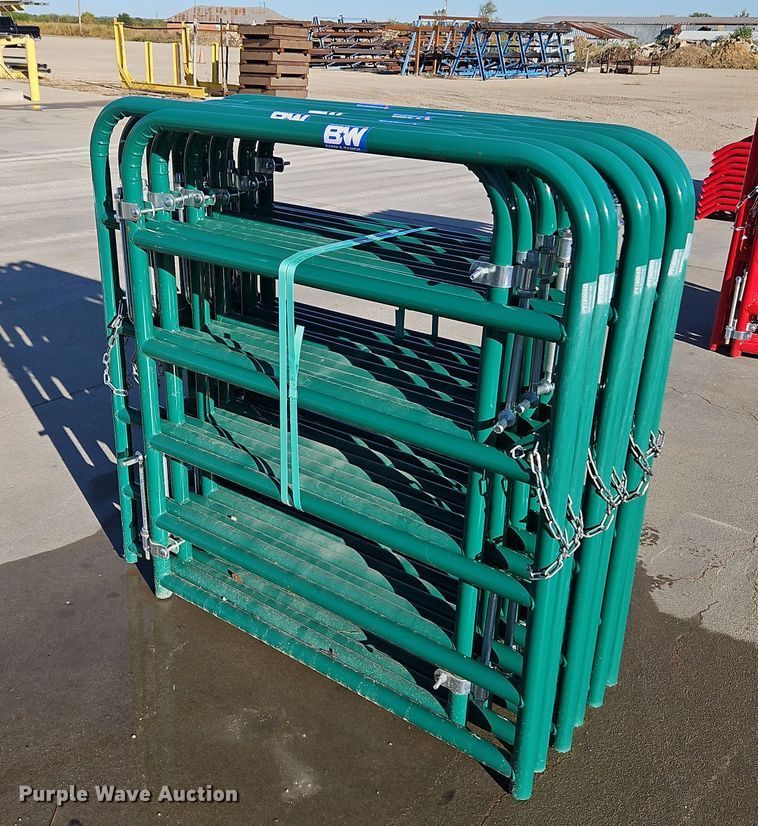 image for item LM9193 (12) B&W 4' livestock gates