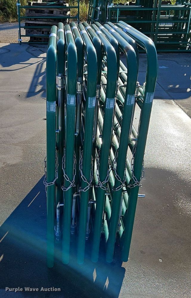 image for item LM9193 (12) B&W 4' livestock gates