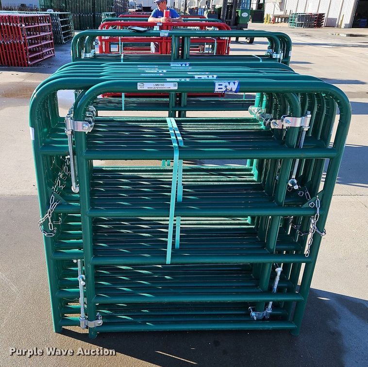 image for item LM9193 (12) B&W 4' livestock gates