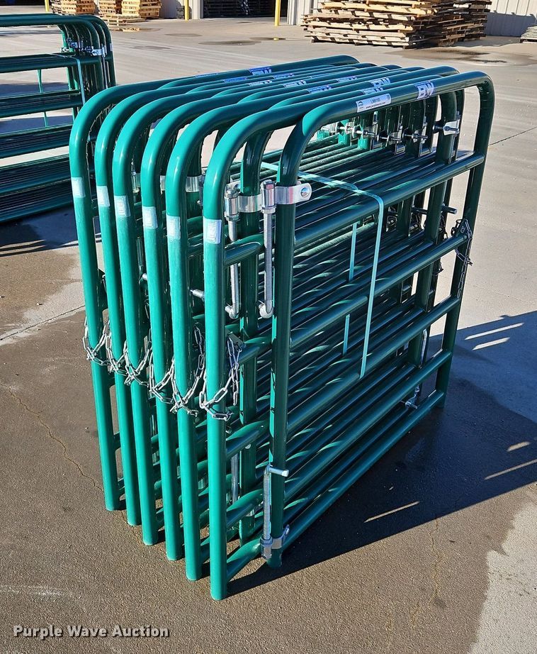 image for item LM9193 (12) B&W 4' livestock gates
