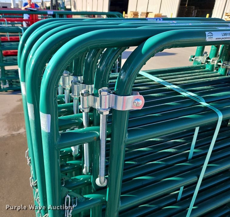 image for item LM9193 (12) B&W 4' livestock gates