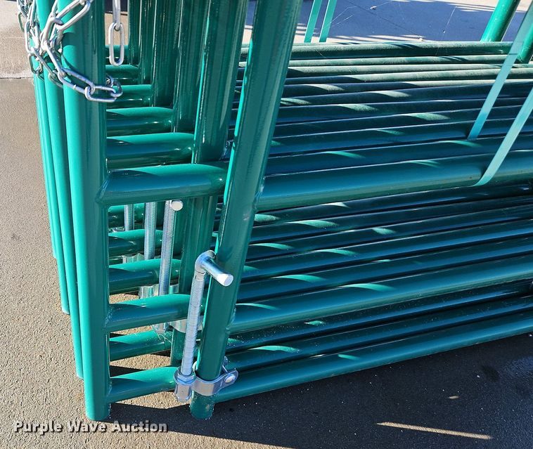 image for item LM9193 (12) B&W 4' livestock gates