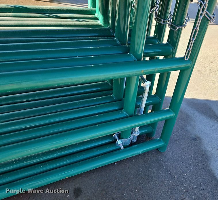 image for item LM9193 (12) B&W 4' livestock gates