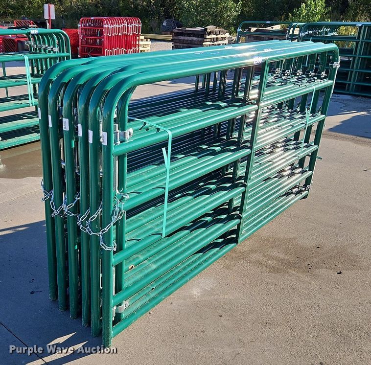 image for item LM9194 (12) B&W 8' livestock gates