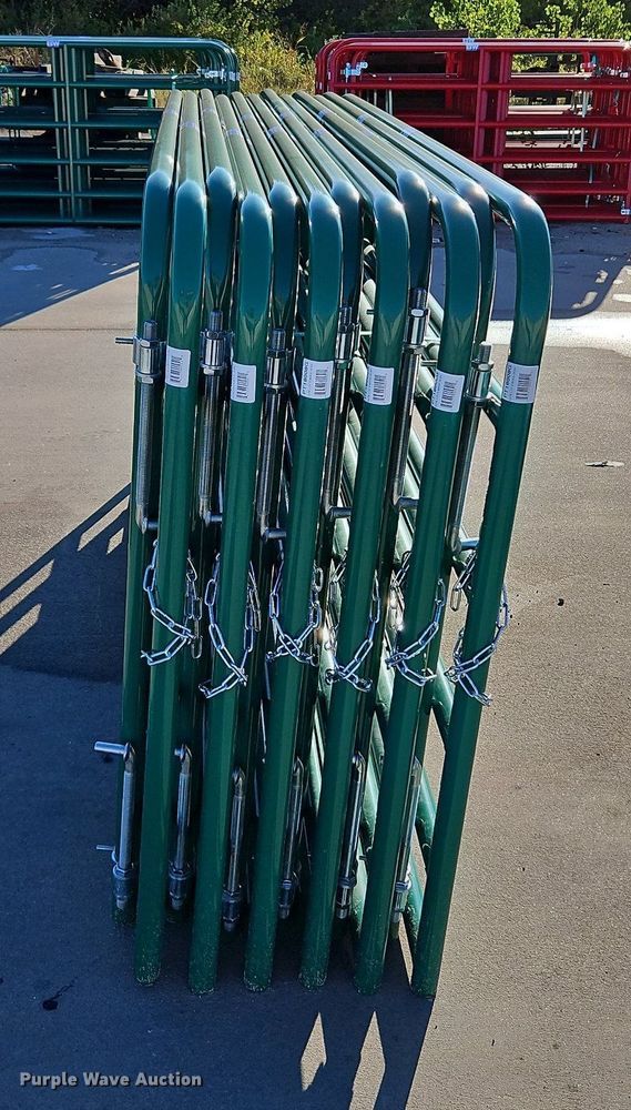 image for item LM9194 (12) B&W 8' livestock gates