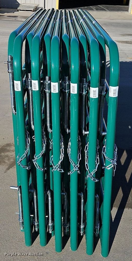 image for item LM9194 (12) B&W 8' livestock gates