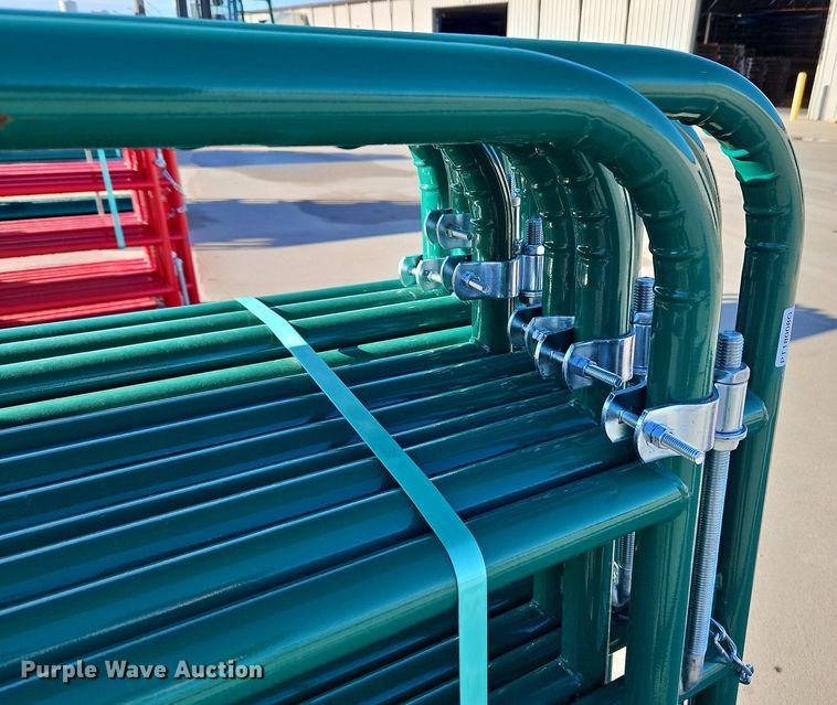 image for item LM9194 (12) B&W 8' livestock gates